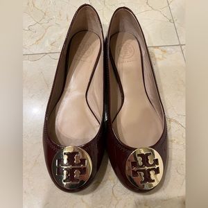 Tory Burch Flats in Maroon, size 7.5